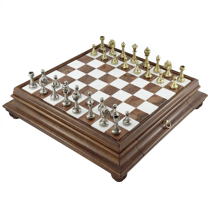 Set de sah Italfama, tabla din lemn si marmura, dimensiuni 47x47x10.5cm, piese din alama cu acoperire de nichel, greutate 2270g