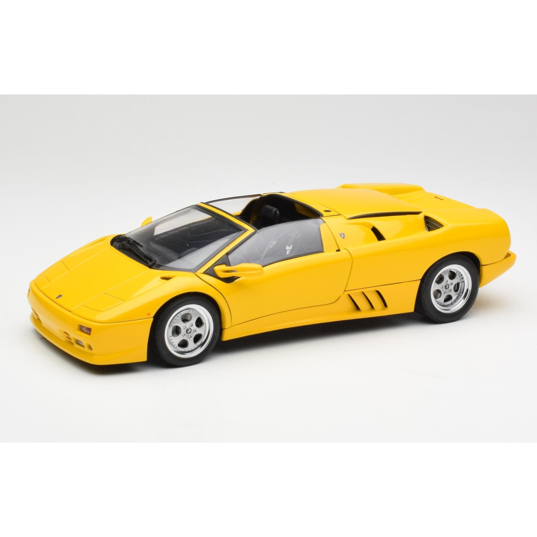 Automacheta Lamborghini Diablo Roadster Galben AUTOart 1/18 - eMAG.ro