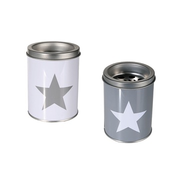 Cadou Haios - Set 2 scrumiere metalice cu stelute alb/gri, 7.5 cm, Radar 29/3492 Cadou Haios - Set 2 scrumiere metalice cu stelute alb/gri, 7.5 cm, Radar 29/3492