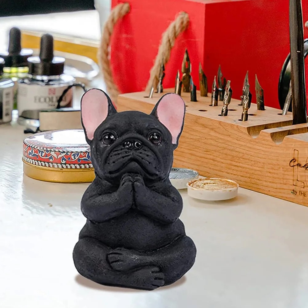 Statuetă Bulldog Francez din rasină, poziție de yoga, neagră
