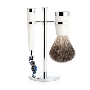 Set de barbierit cu aparat de ras Fusion si pamatuf din par de bursuc cu maner de rasina S81M147F Set de barbierit cu aparat de ras Fusion si pamatuf din par de bursuc cu maner de rasina S81M147F