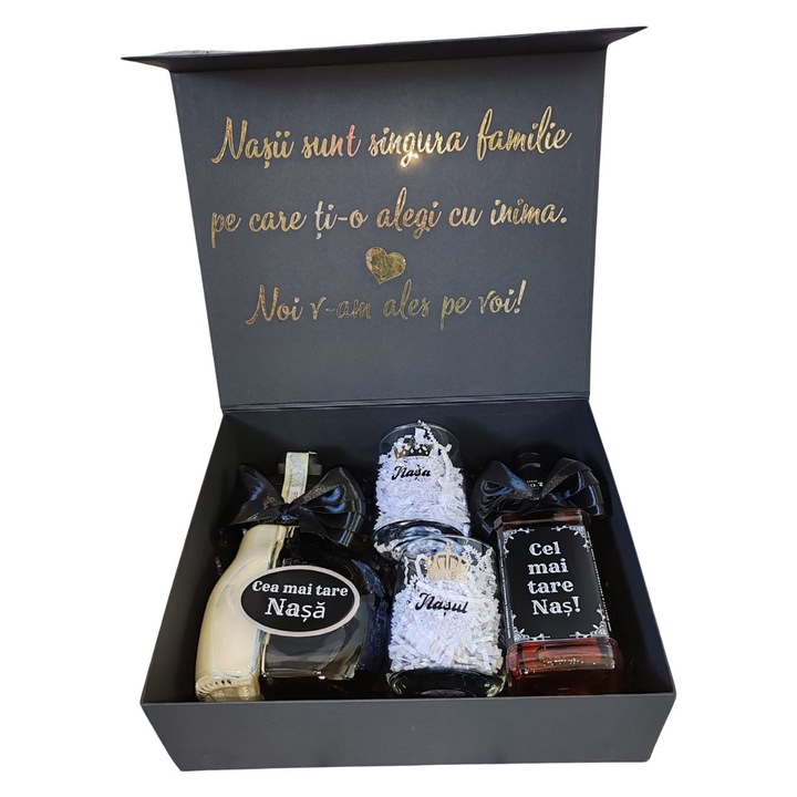 Set cadou nasi, modelul 17, fara voi povestea noastra ar fi incompleta, nasii sunt singura familie pe care ti-o alegi cu inima. Noi v-am ales pe voi