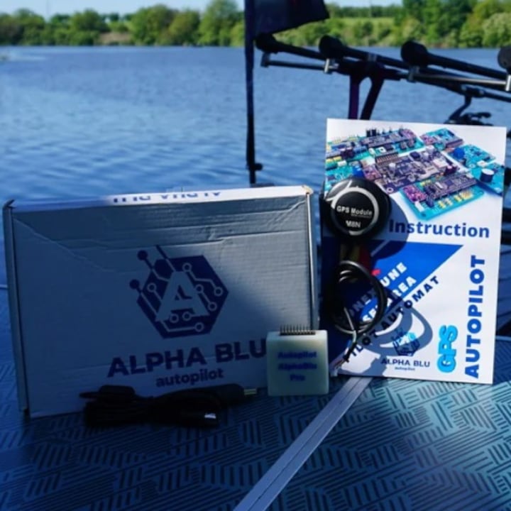 Modul AutoPilot GPS "AlphaBlu Pro", cu Telecomanda FlySky pentru Navomodele, Compatibil universal, Navigare de inalta precizie, Control inteligent - Delfin Boats