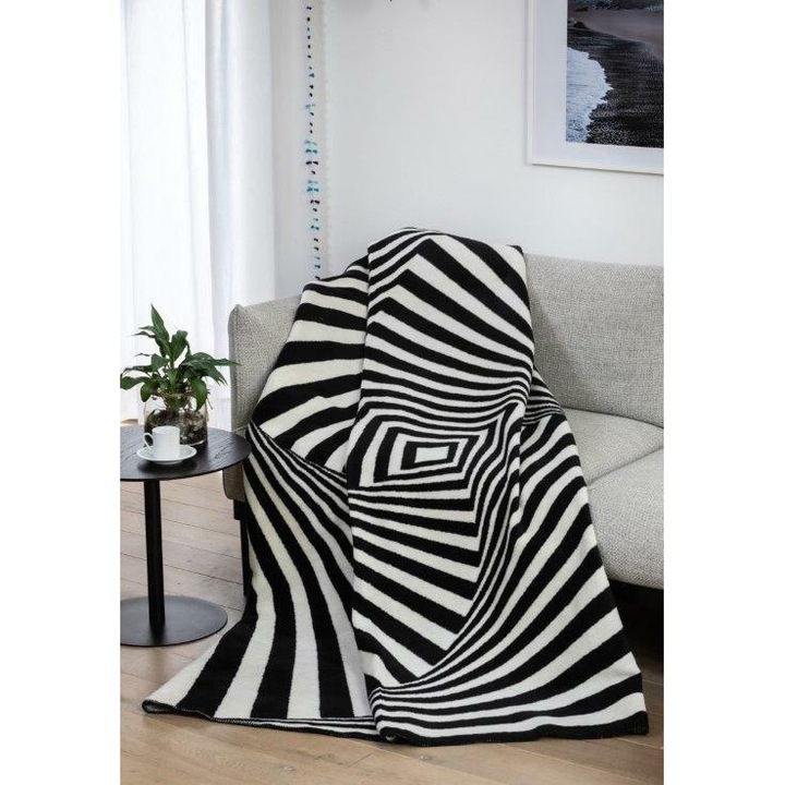 Cuvertura Unia, 150x200 cm, bumbac-acril, alb-negru, model geometric, cu finisaj crosetat