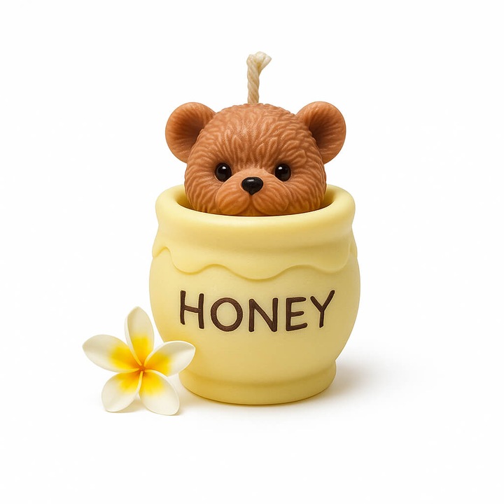 Ароматна свещ „Мече“ в медено буре, соев восък, памучен фитил, 5 часа горене, ръчно изработена, 80 г