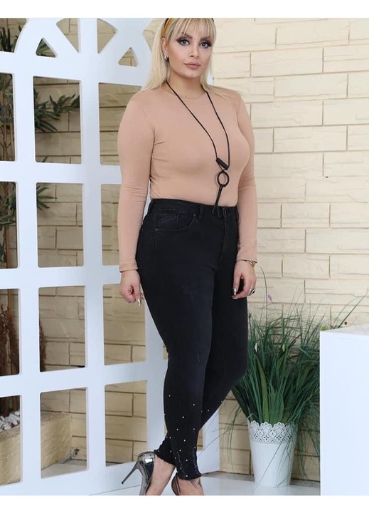 Női farmernadrág, plus size, slim fit, strasszokkal, fekete - 42-es méret (US 30)