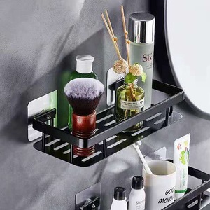 Tartók és fürdőszobai kiegészítők