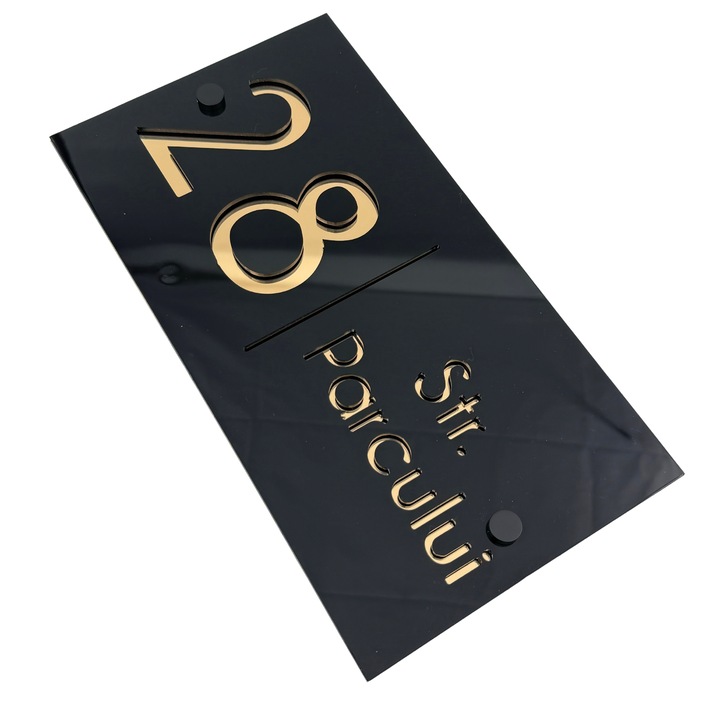 Placuta numar casa, Negru Lucios, Auriu Oglinda, 2 Distantieri Negrii, 28x15cm