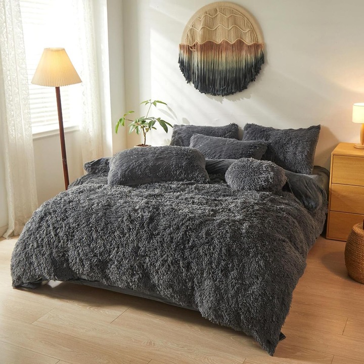 Set Lenjerie de Pat Pufoasa din Plus – 3 Piese (Husa Pilota 220x240 cm + 2 Fete de Perna 80x80 cm), Interior Calduros din Flanel, Ideal pentru Iarna, Gri Inchis