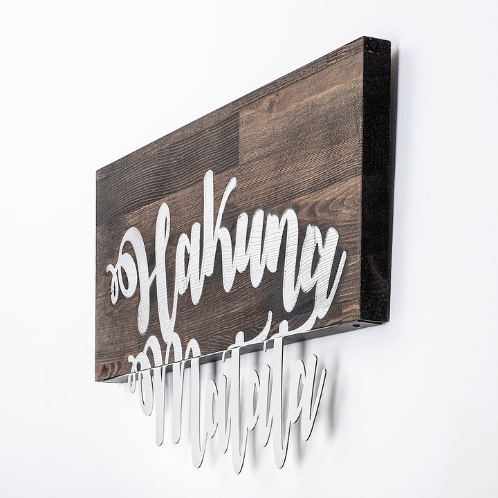 Dekoratív fali kiegészítő, Wallity, fa, barna/fehér, hakuna matata