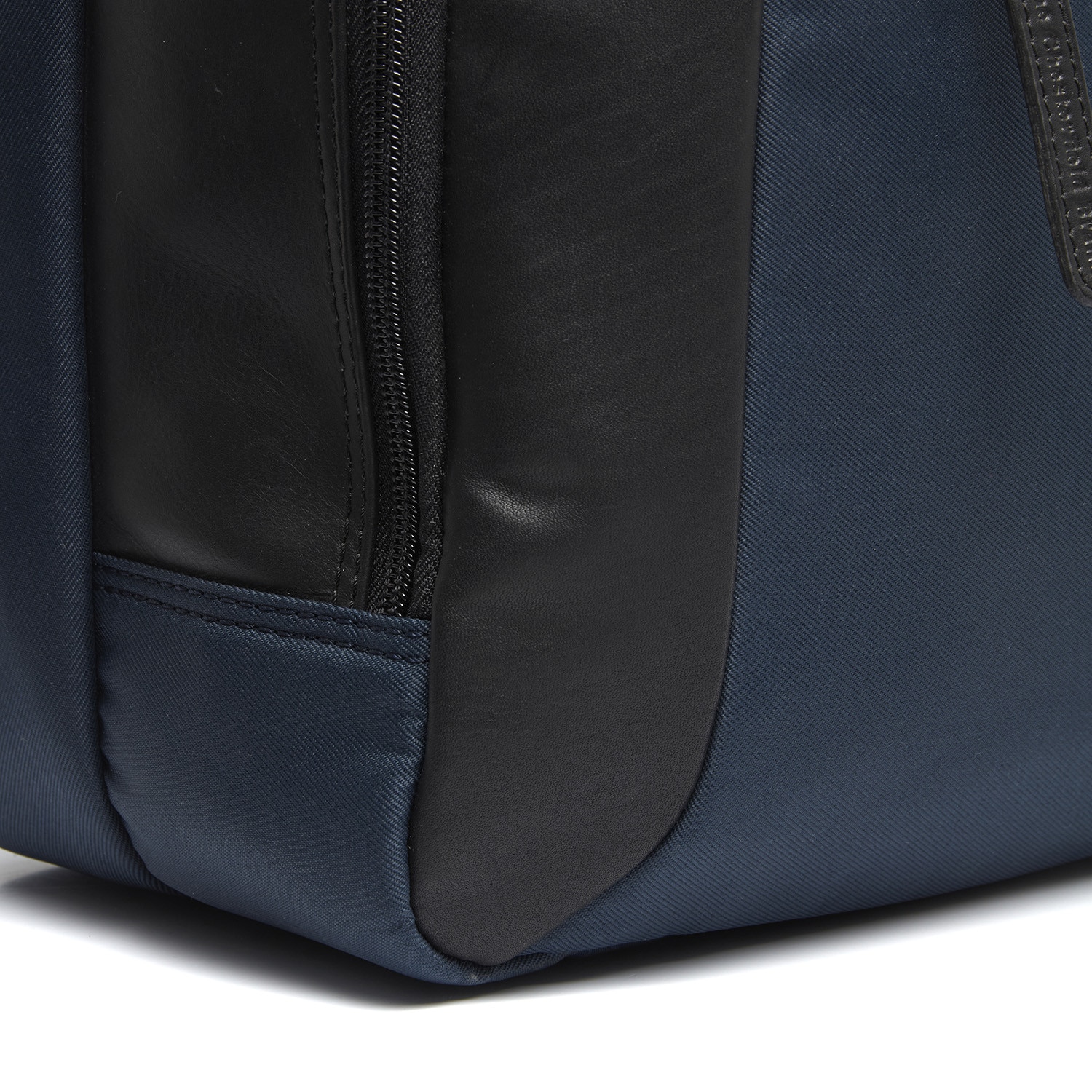 Geantă laptop The Chesterfield Brand Nivano, din piele naturală și nylon, bleumarin, 17 inch, 40x7x30cm