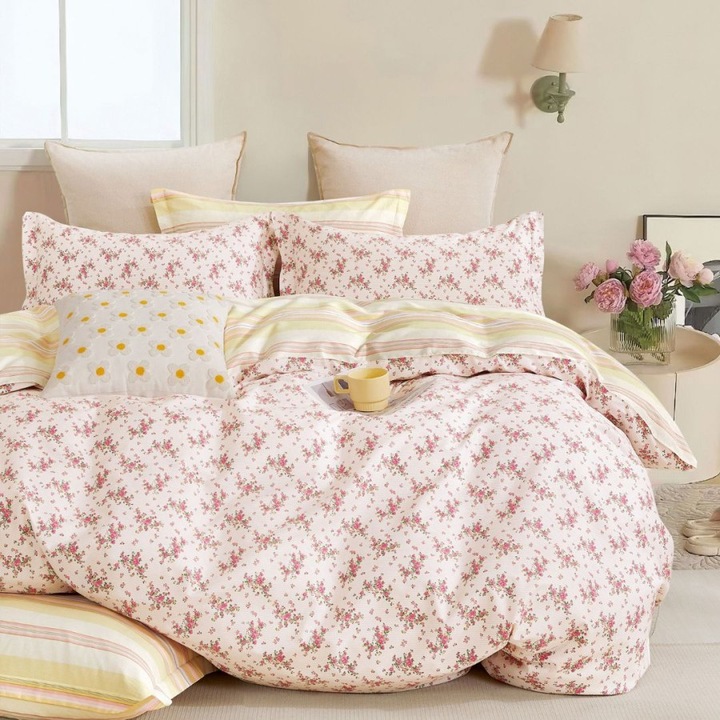 Lenjerie de pat dublu cu floricele roz, bumbac 100% percale, 240x260 cm, 4 piese, Lenjerii Deosebite, PRC193
