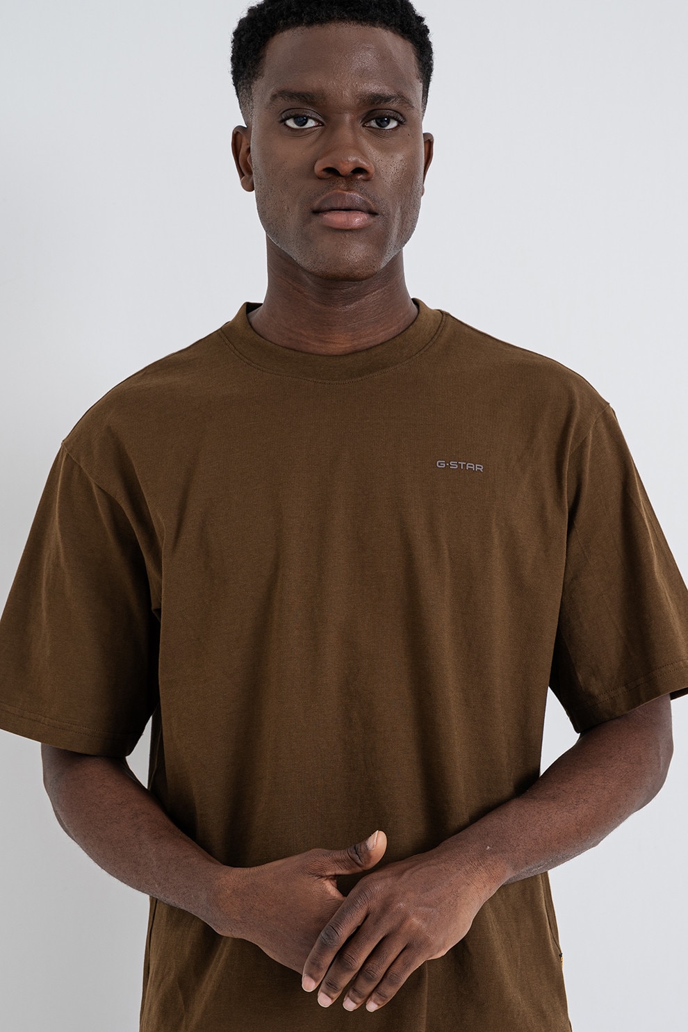 G-STAR, Tricou din amestec de bumbac organic cu logo discret pe piept, Maro inchis, L