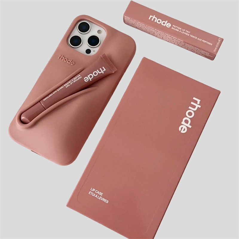 Carcasa Rhode cu luciu de buze compatibila cu iPhone 16, culoarea