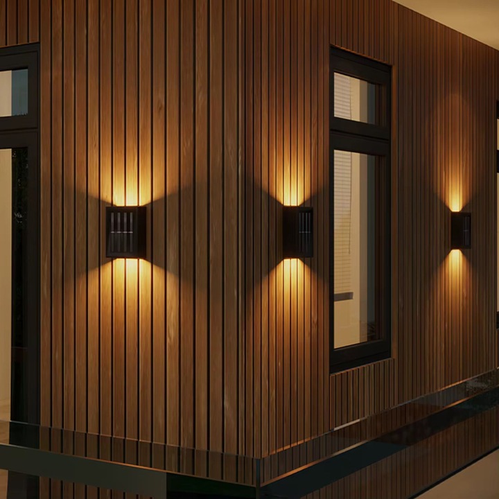 Lampa solara de perete cu senzor de lumina, incarcare solara, 2 LED SMD warm light, panou polisiliciu, rezistenta IP65 la ploaie si intemperii, autonomie 6-10 ore, montaj simplu