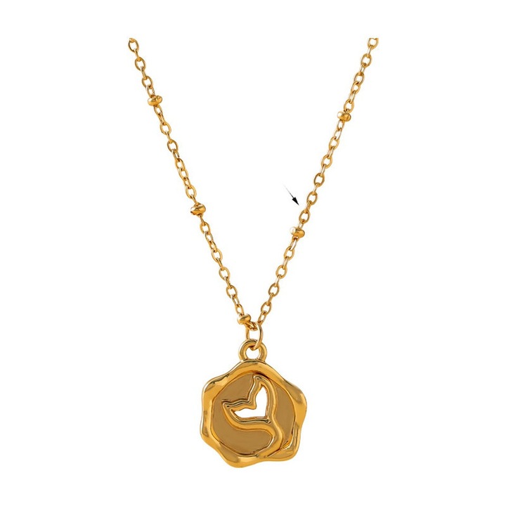 Colier cu pandantiv coada de delfin, lant metalic auriu 18K, design minimalist, accesoriu versatil pentru orice outfit, culoare aurie