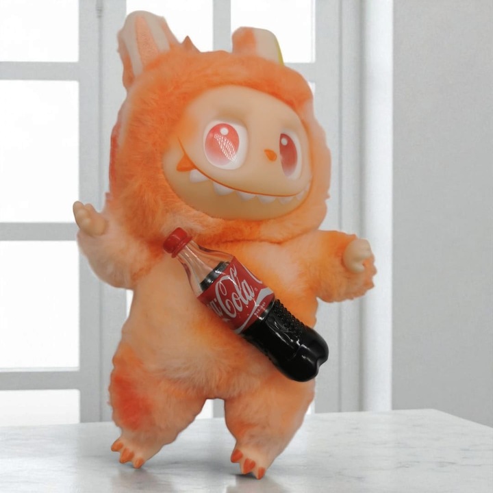 Figurina de Plus, Labubu The Monsters, cu Coca Cola, Surpise Box, Oficial PopMart, 18cm, VisionXXI