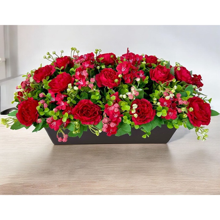 Jardiniera Dady cu flori artificiale din bujori roșii și gypsofilă, 45x25x23cm