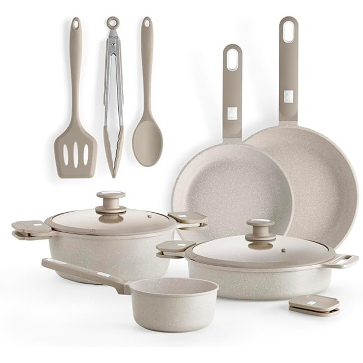 Set de vase de gătit Monix Denmark, aluminiu turnat, 10 piese, antiaderente, bej, compatibile cu toate tipurile de plite, cu manere detasabile.
