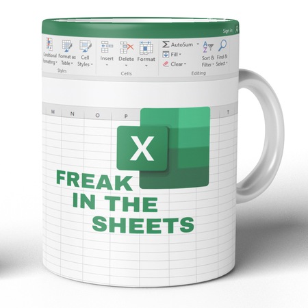 Cană cu mesajul „Excel Freak in the Sheets”