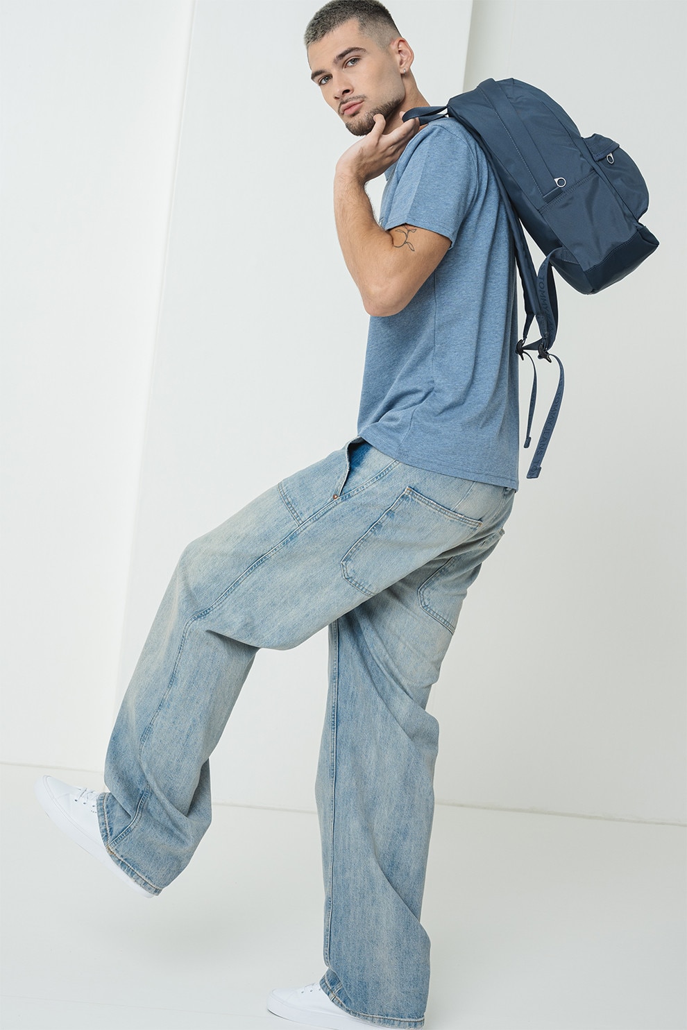 Tommy Jeans, Tricou de bumbac cu insigna brodata, Albastru melange, Alb murdar, L
