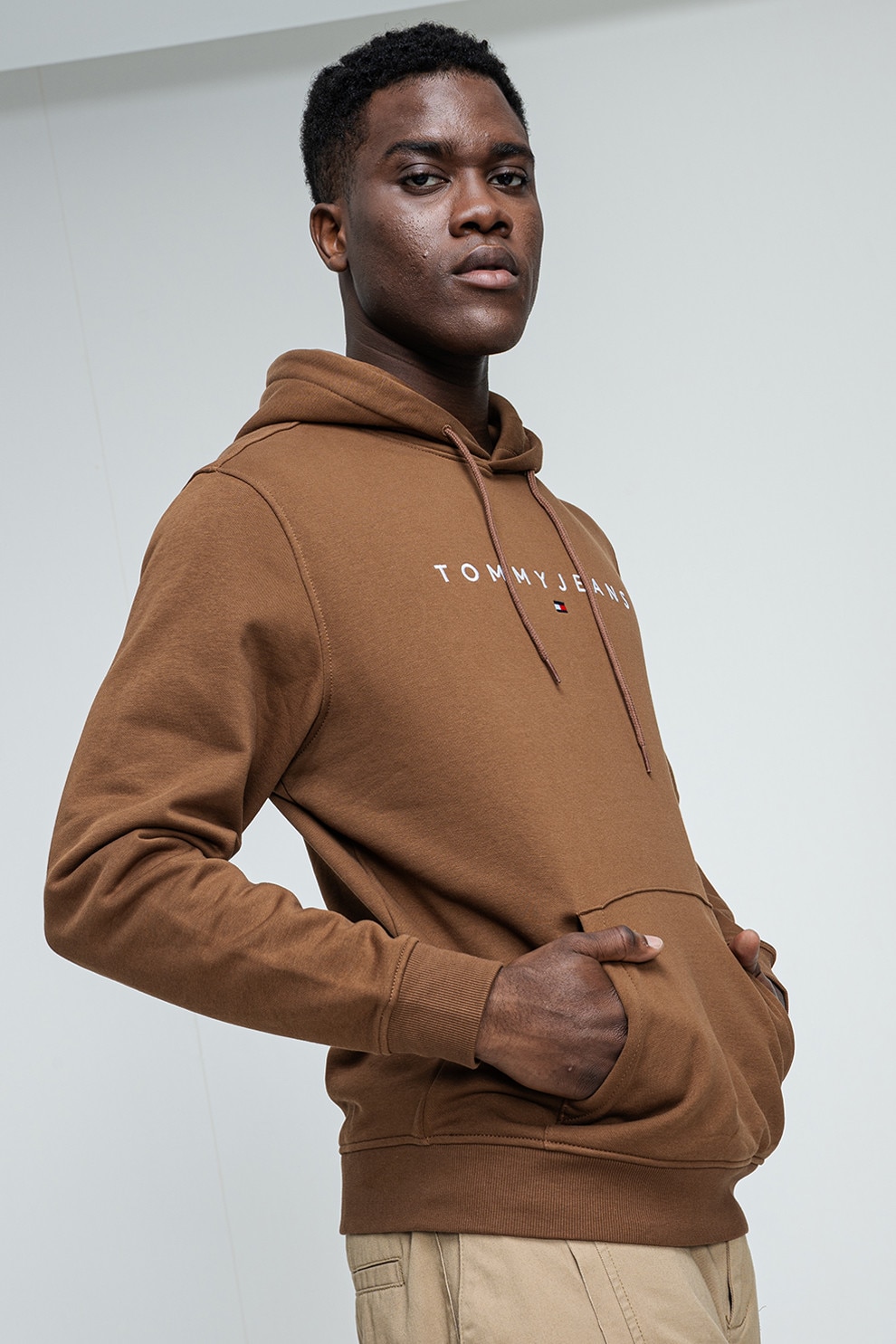 Tommy Jeans, Hanorac din amestec de bumbac cu logo brodat, Maro