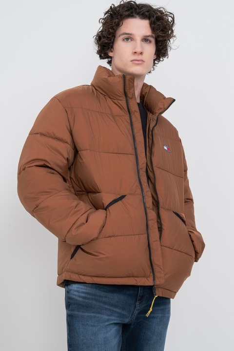 Tommy Jeans, Bélelt télikabát logós foltrátéttel, Fahéjbarna