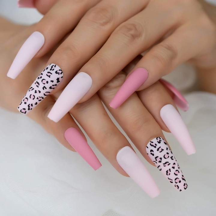 Műköröm szett, előre mintázott, extra hosszú, koporsó alakú, 24 darab, rózsaszín leopárdmintával
