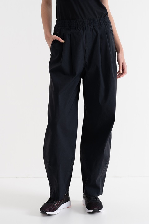 Under Armour, Unstoppable kényelmes fazonú sportnadrág, Fekete