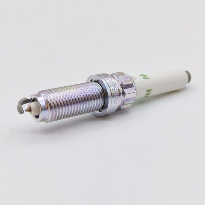 BMW gyújtógyertyák, BMW modellekkel kompatibilis, erős gyújtási teljesítmény, nagy keménység, tökéletes kompatibilitás, standard méretek, 12120040551 modell