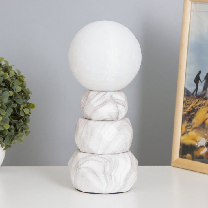 Veioza din Ceramica Stil Marmura alba, Design Decorativ cu Baza in Straturi, Conectare la Priza, Ideala pentru Noptiera sau Birou