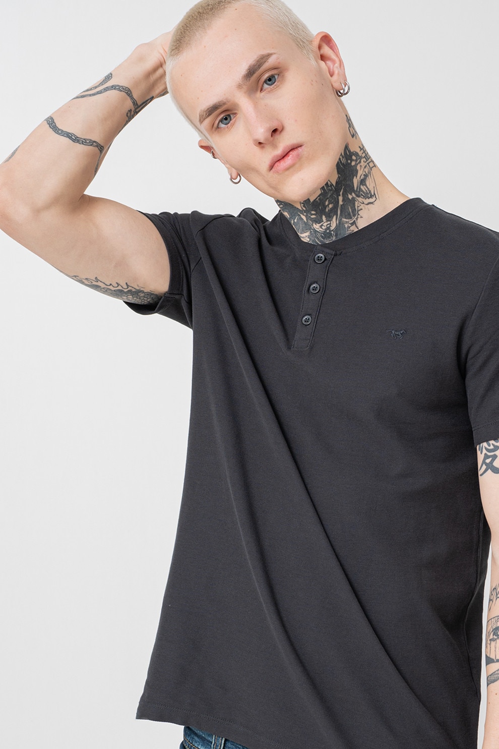 Mustang, Tricou regular fit cu decolteu in V Austin, Negru, XL