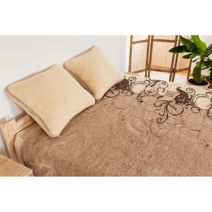 Perna Kampol, 40x60 cm, lana merinos, lama cappuccino, 1 bucata