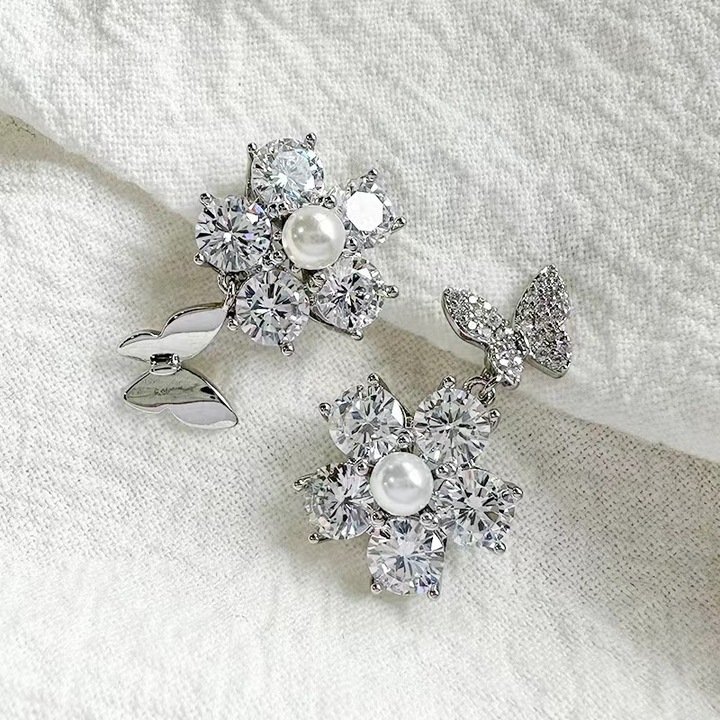 Női fülbevaló, Pillangók szeretik a virágokat, NAWAUOI®, Szuper csillogó cirkónia, 925 ezüst tű, Aszimmetrikus, Ezüst, ajándékdobozzal