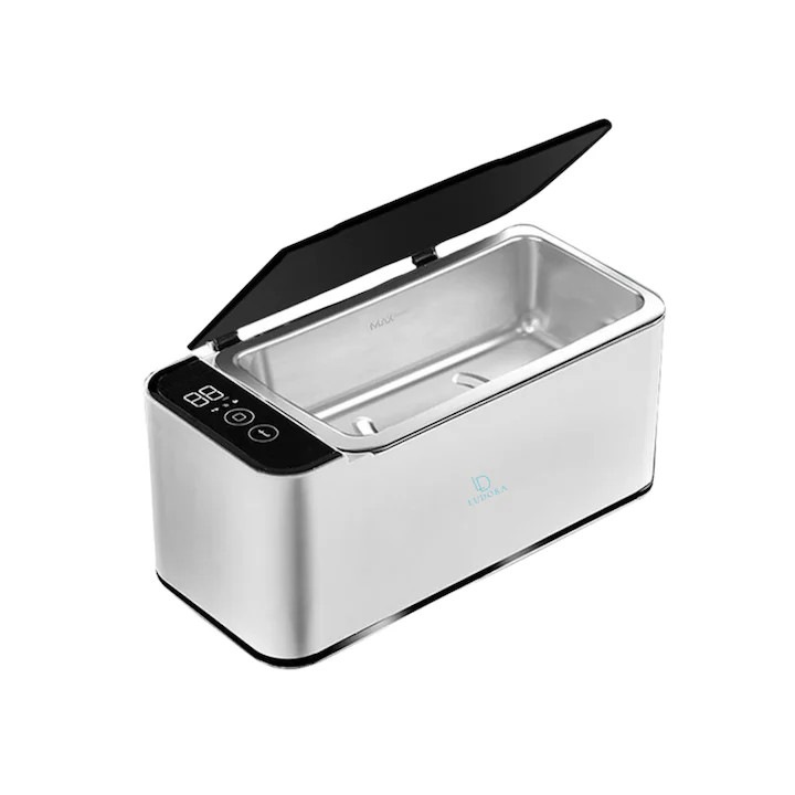 Masinuta cu telecomanda, 18KM/H, 4x4, LED, alb/negru, cu 4 roti de schimb