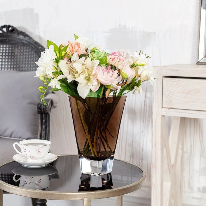 Vaza din sticla handmade, Madame Coco, marime mare, culoare maro, 26x20cm