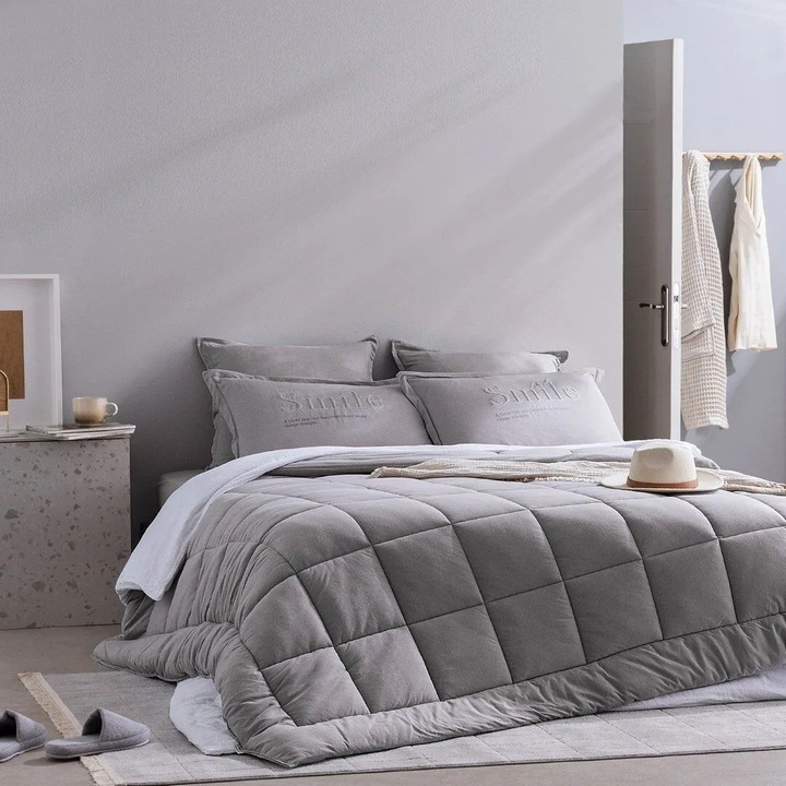 Set cearceafuri de pat King Size, Madame Coco, bumbac, gri, 215x235cm, cu elastic, 1 cearceaf, 1 cuvertura, 2 fete de perna