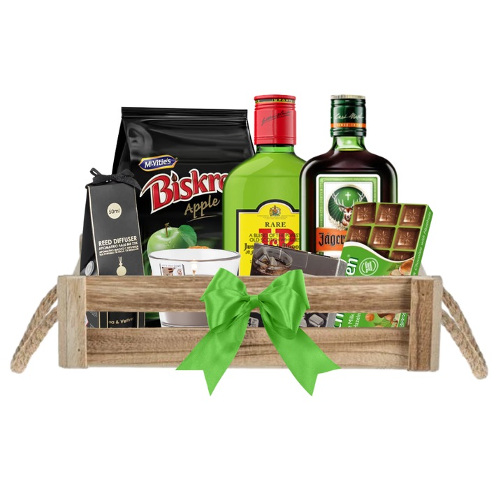 Cos Cadou Universal pentru orice Ocazie cu Ciocolata SCHOGETTEN, J&B Rare 0.2l, Jagermeister 0.2l, Biscuiti BISKREM, Lumanare Parfumata, Odorizant Camera 50 ml, Cuburi de gheta din inox, Ladita lemn