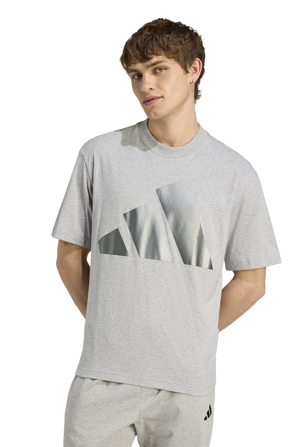 adidas Sportswear, Tricou cu decolteu la baza gatului si imprimeu logo contrastant, Gri deschis melange, Argintiu, M