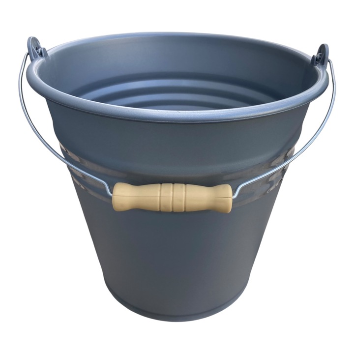 Galeata Rustica din plastic cu maner din lemn si toarta metalica, culoare gri