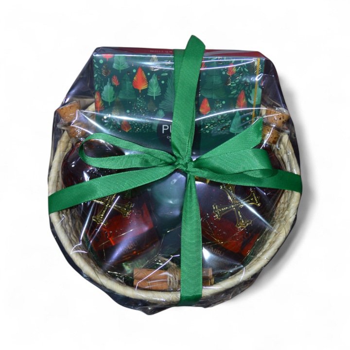 Cos Cadou Rom Bumbu Original 2x0.35L, Asortiment de trufe Green Pure Chocolate 265g, Lumanare Decorativa