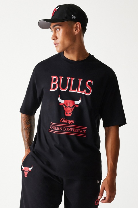 New Era, Tricou cu decolteu la baza gatului Chicago Bulls, Rosu/Negru