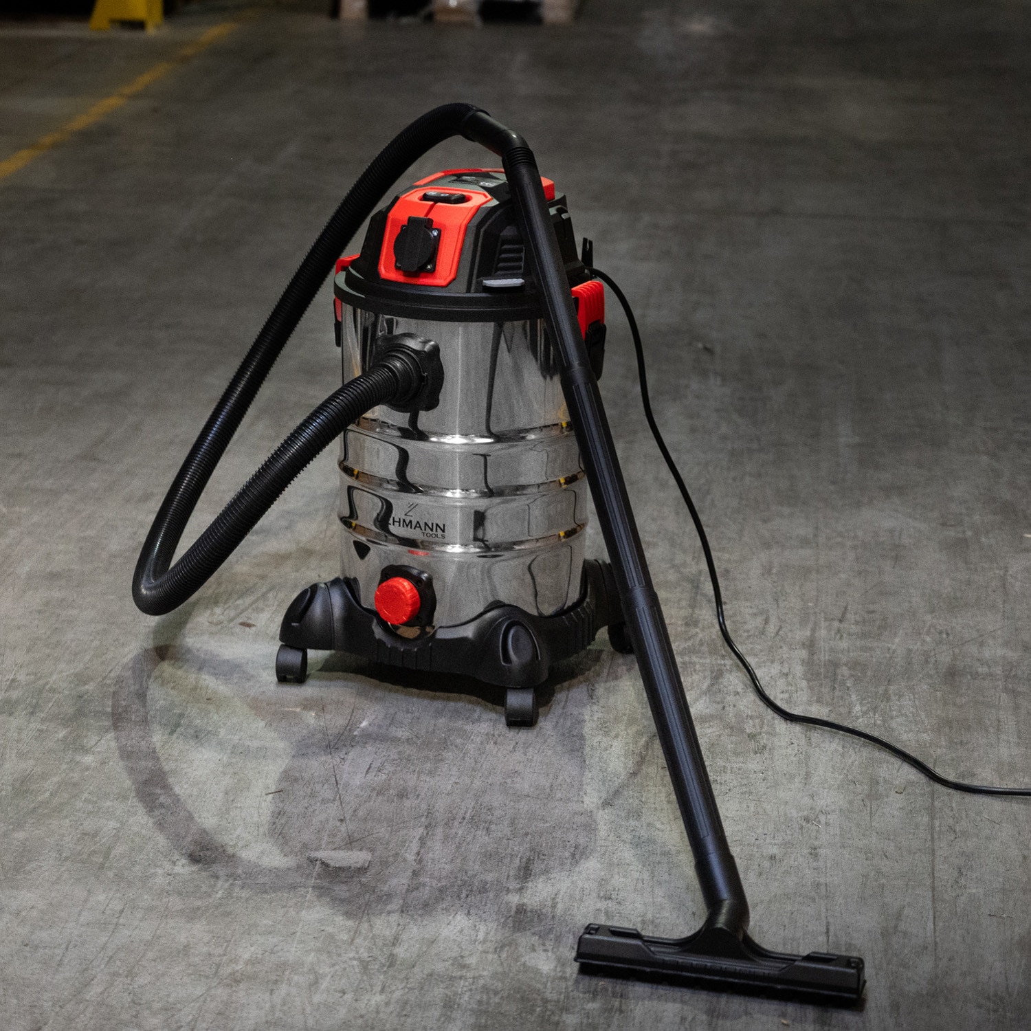 Aspirator umed/uscat, multifunctional, Lehmann Force, industrial, putere 1500W, priza pentru scule electrice 2000W, recipient 30L, Aluminiu, furtun 1.5 m, functie de suflare, 48.5x60x48.5 cm, 6.5 kg, argintiu/negru/rosu