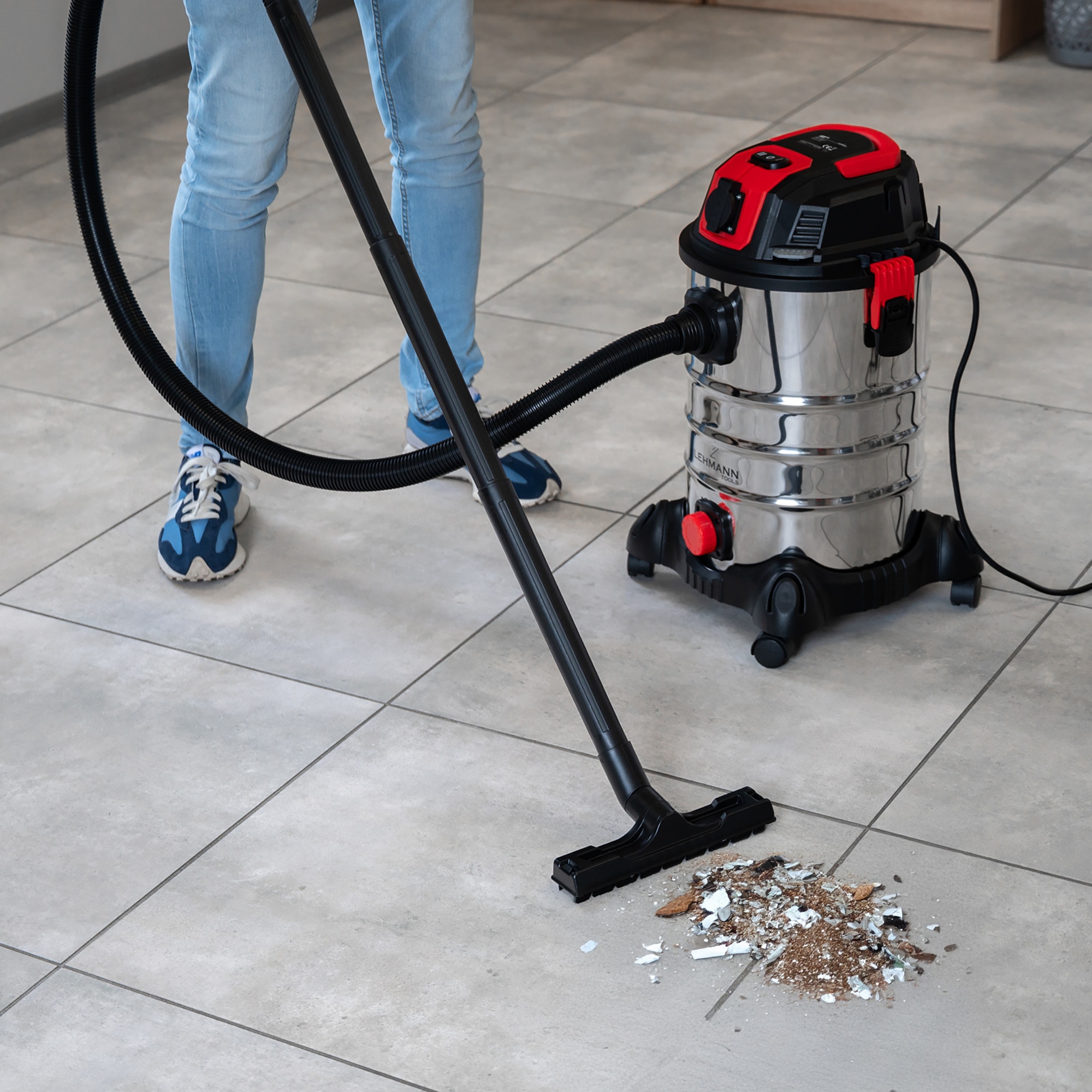 Aspirator umed/uscat, multifunctional, Lehmann Force, industrial, putere 1500W, priza pentru scule electrice 2000W, recipient 30L, Aluminiu, furtun 1.5 m, functie de suflare, 48.5x60x48.5 cm, 6.5 kg, argintiu/negru/rosu