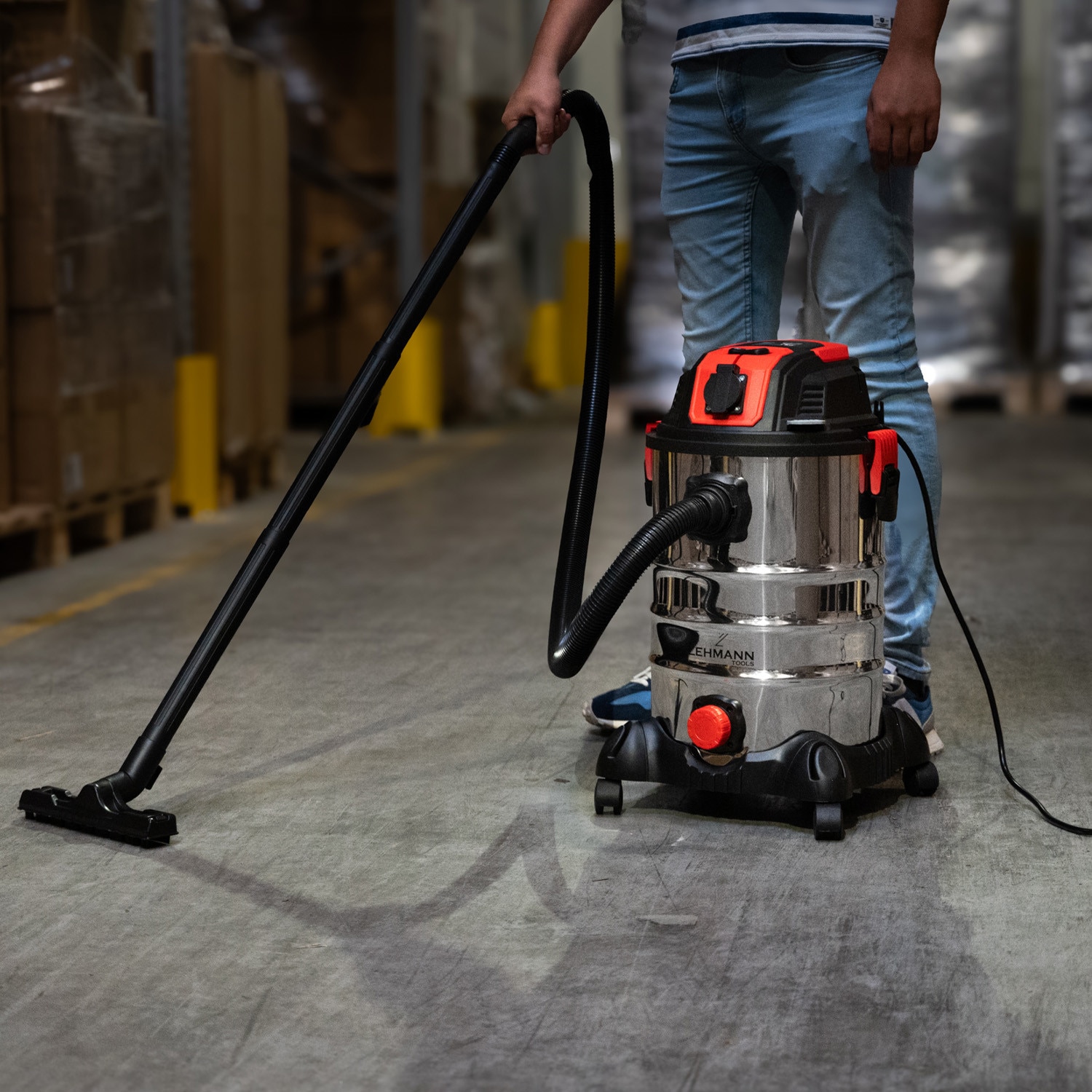 Aspirator umed/uscat, multifunctional, Lehmann Force, industrial, putere 1500W, priza pentru scule electrice 2000W, recipient 30L, Aluminiu, furtun 1.5 m, functie de suflare, 48.5x60x48.5 cm, 6.5 kg, argintiu/negru/rosu
