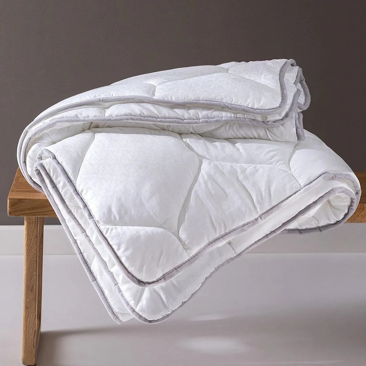 Единична завивка Madame Coco, бяла, 155x215 см, пълнеж от 100% силикон, материал 100% полиестер