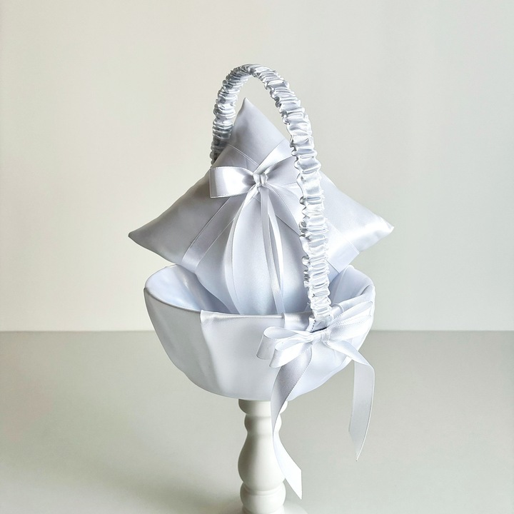 Сватбена кошница и възглавница с панделка